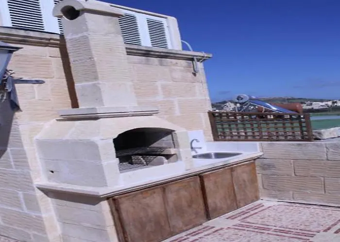 Charming In * Għarb